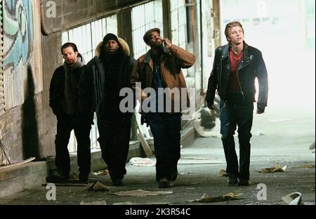 Mark Wahlberg, Tyrese Gibson, Andre 3000 & Garrett Hedlund Film: Four Brothers (2005) Charaktere: Bobby Mercer,Angel Mercer, & Jack Mercer Regie: John Singleton 12. August 2005 **WARNUNG** Dieses Foto ist nur für redaktionelle Zwecke bestimmt und unterliegt dem Copyright von PARAMOUNT und/oder des Fotografen, der von der Film- oder Produktionsfirma beauftragt wurde, und kann nur von Publikationen im Zusammenhang mit der Bewerbung des oben genannten Films reproduziert werden. Eine obligatorische Gutschrift an PARAMOUNT ist erforderlich. Der Fotograf sollte auch bei Bekanntwerden des Fotos gutgeschrieben werden. Ohne schriftliche Genehmigung des F kann keine kommerzielle Nutzung gewährt werden Stockfoto