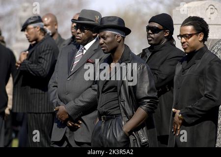 Bill Duke, Adewale Akinnuoye-Agbaje & Russell Hornsby Film: Get Rich Or Die Tryin'; Get Rich Or Die Trying (2005) Charaktere: Levar,Majestic & Odell Regie: Jim Sheridan 09 November 2005 **WARNUNG** Dieses Foto ist nur für redaktionelle Zwecke bestimmt und unterliegt dem Copyright von PARAMOUNT und/oder des Fotografen, der von der Film- oder Produktionsfirma beauftragt wurde.Es kann nur von Publikationen im Zusammenhang mit der Bewerbung des oben genannten Films reproduziert werden. Eine obligatorische Gutschrift an PARAMOUNT ist erforderlich. Der Fotograf sollte auch bei Bekanntwerden des Fotos gutgeschrieben werden. Ohne schriftliche Genehmigung kann keine kommerzielle Nutzung gewährt werden Stockfoto