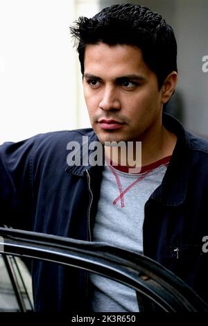 Jay Hernandez Film: Hostel (USA/CZ/DE/ISL/SK 2005) Charaktere: Paxton Regie: Eli Roth 17. September 2005 **WARNUNG** Dieses Foto ist nur für redaktionelle Zwecke bestimmt und unterliegt dem Copyright der NÄCHSTEN UNTERHALTUNG und/oder des Fotografen, der von der Film- oder Produktionsfirma beauftragt wurde, und kann nur von Publikationen im Zusammenhang mit der Bewerbung des oben genannten Films reproduziert werden. Für DIE NÄCHSTE UNTERHALTUNG ist eine obligatorische Gutschrift erforderlich. Der Fotograf sollte auch bei Bekanntwerden des Fotos gutgeschrieben werden. Ohne schriftliche Genehmigung der Film Company kann keine kommerzielle Nutzung gewährt werden. Stockfoto