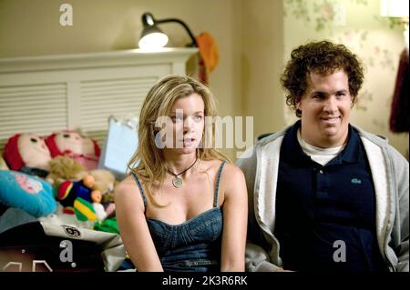 Amy Smart & Ryan Reynolds Film: Just Friends (USA/CAN/GER 2005) Charaktere: Jamie Palamino & Chris Brander Regie: Roger Kumble 23 November 2005 **WARNUNG** Dieses Foto ist nur für den redaktionellen Gebrauch bestimmt und unterliegt dem Copyright von NEW LINE CINEMA und/oder des Fotografen, der von der Film oder Production Company beauftragt wurde und kann nur durch Publikationen im Zusammenhang mit der Bewerbung des oben genannten Films reproduziert werden. Eine obligatorische Gutschrift für DAS NEUE LINE CINEMA ist erforderlich. Der Fotograf sollte auch bei Bekanntwerden des Fotos gutgeschrieben werden. Ohne schriftliche Genehmigung der Film Company kann keine kommerzielle Nutzung gewährt werden. Stockfoto