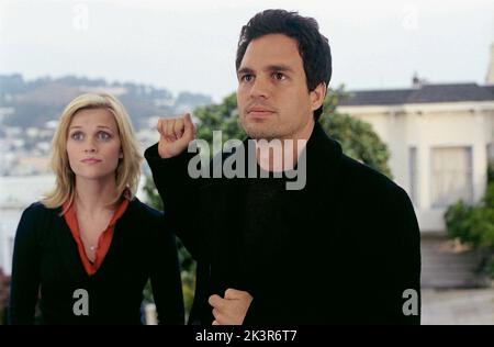 Reese Witherspoon & Mark Ruffalo Film: Just Like Heaven (2005) Charaktere: Elizabeth & David Regie: Mark Waters 16 September 2005 **WARNUNG** Dieses Foto ist nur für redaktionelle Zwecke bestimmt und unterliegt dem Copyright von DREAMWORKS und/oder des Fotografen, der von der Film- oder Produktionsfirma beauftragt wurde, und kann nur durch Publikationen im Zusammenhang mit der Bewerbung des oben genannten Films reproduziert werden. Eine obligatorische Gutschrift an DREAMWORKS ist erforderlich. Der Fotograf sollte auch bei Bekanntwerden des Fotos gutgeschrieben werden. Ohne schriftliche Genehmigung der Film Company kann keine kommerzielle Nutzung gewährt werden. Stockfoto