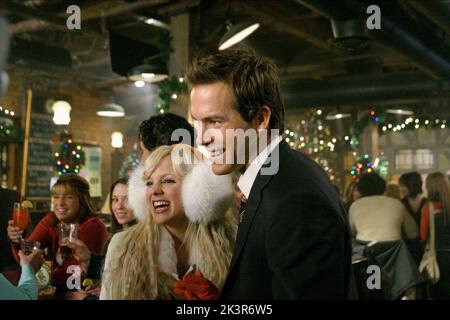 Anna Faris & Ryan Reynolds Film: Just Friends (USA/CAN/GER 2005) Charaktere: Samantha James & Chris Brander Regie: Roger Kumble 23 November 2005 **WARNUNG** Dieses Foto ist nur für den redaktionellen Gebrauch bestimmt und unterliegt dem Copyright von NEW LINE CINEMA und/oder des Fotografen, der von der Film oder Production Company beauftragt wurde und kann nur durch Publikationen im Zusammenhang mit der Bewerbung des oben genannten Films reproduziert werden. Eine obligatorische Gutschrift für DAS NEUE LINE CINEMA ist erforderlich. Der Fotograf sollte auch bei Bekanntwerden des Fotos gutgeschrieben werden. Ohne schriftliche Genehmigung der Film Company kann keine kommerzielle Nutzung gewährt werden. Stockfoto