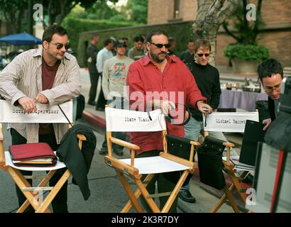 Shane Black & Joel Silver Film: Kiss Kiss Bang Bang (USA 2005) Regie: Shane Black 14 May 2005 **WARNUNG** Dieses Foto ist nur für redaktionelle Zwecke bestimmt und unterliegt dem Copyright von WARNER BROS. Und/oder des Fotografen, der von der Film- oder Produktionsfirma beauftragt wurde und nur durch Publikationen im Zusammenhang mit der Bewerbung des oben genannten Films reproduziert werden kann. Eine obligatorische Gutschrift an WARNER BROS. Ist erforderlich. Der Fotograf sollte auch bei Bekanntwerden des Fotos gutgeschrieben werden. Ohne schriftliche Genehmigung der Film Company kann keine kommerzielle Nutzung gewährt werden. Stockfoto