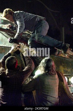 Simon Baker Film: Land of the Dead (USA/CAN/FR 2005) Charaktere: Riley Regie: George A. Romero 18 June 2005 **WARNUNG** Dieses Foto ist nur für den redaktionellen Gebrauch bestimmt und unterliegt dem Copyright von UNIVERSAL-BILDERN und/oder dem Fotografen, der von der Film- oder Produktionsfirma beauftragt wurde und darf nur durch Publikationen im Zusammenhang mit der Bewerbung des oben genannten Films reproduziert werden. Eine obligatorische Gutschrift für UNIVERSELLE BILDER ist erforderlich. Der Fotograf sollte auch bei Bekanntwerden des Fotos gutgeschrieben werden. Ohne schriftliche Genehmigung der Film Company kann keine kommerzielle Nutzung gewährt werden. Stockfoto