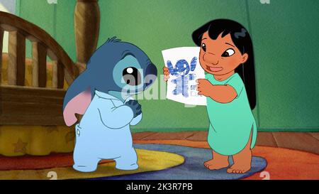 Stitch & Lilo Film: Lilo & Stitch 2: Stitch hat Ein Glitzerchen (2005) Charaktere: Stitch & Lilo Regie: Michael Labash 30. August 2005 **WARNUNG** Dieses Foto ist nur für redaktionelle Zwecke bestimmt und unterliegt dem Copyright von DISNEY und/oder dem von der Film- oder Produktionsfirma beauftragten Fotografen und kann nur von Publikationen im Zusammenhang mit der Bewerbung des oben genannten Films reproduziert werden. Eine obligatorische Gutschrift an DISNEY ist erforderlich. Der Fotograf sollte auch bei Bekanntwerden des Fotos gutgeschrieben werden. Ohne schriftliche Genehmigung der Film Company kann keine kommerzielle Nutzung gewährt werden. Stockfoto