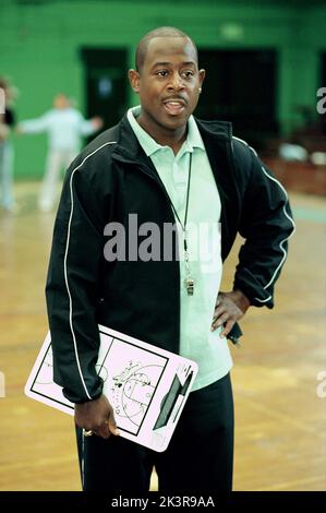 Martin Lawrence Film: Rebound (2005) Charaktere: Roy McCormick / Preacher Don Regie: Steve Carr 01 July 2005 **WARNUNG** Dieses Foto ist nur für den redaktionellen Gebrauch bestimmt und unterliegt dem Copyright von 20 CENTURY FOX und/oder des Fotografen, der von der Film- oder Produktionsfirma beauftragt wurde, und kann nur von Publikationen im Zusammenhang mit der Bewerbung des oben genannten Films reproduziert werden. Eine obligatorische Gutschrift an 20 CENTURY FOX ist erforderlich. Der Fotograf sollte auch bei Bekanntwerden des Fotos gutgeschrieben werden. Ohne schriftliche Genehmigung der Film Company kann keine kommerzielle Nutzung gewährt werden. Stockfoto