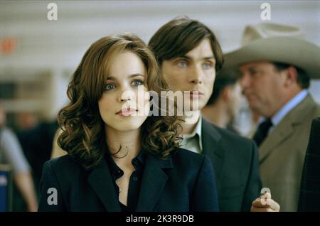 Rachel Mcadams & Cillian Murphy Film: Red Eye (USA 2005) Charaktere: Lisa Reisert & Jackson Rippner Regie: Wes Craven 04 August 2005 **WARNUNG** Dieses Foto ist nur für den redaktionellen Gebrauch bestimmt und unterliegt dem Copyright von DREAMWORKS SKG und/oder des Fotografen, der von der Film- oder Produktionsfirma beauftragt wurde, und kann nur von Publikationen im Zusammenhang mit der Bewerbung des oben genannten Films reproduziert werden. Eine obligatorische Gutschrift an DREAMWORKS SKG ist erforderlich. Der Fotograf sollte auch bei Bekanntwerden des Fotos gutgeschrieben werden. Ohne schriftliche Genehmigung der Film Company kann keine kommerzielle Nutzung gewährt werden. Stockfoto