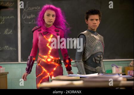 Taylor Dooley & Taylor Lautner Film: Die Abenteuer von Sharkboy und Lavagirl 3-D (USA 2005) Charaktere: Lavagirl & Sharkboy Regie: Robert Rodriguez 10 June 2005 **WARNUNG** Dieses Foto ist nur für den redaktionellen Gebrauch bestimmt und unterliegt dem Copyright von COLUMBIA PICTURES und/oder des Fotografen, der von der Film- oder Produktionsfirma beauftragt wurde und darf nur von Publikationen im Zusammenhang mit der Bewerbung des oben genannten Films reproduziert werden. Eine obligatorische Gutschrift für COLUMBIA PICTURES ist erforderlich. Der Fotograf sollte auch bei Bekanntwerden des Fotos gutgeschrieben werden. Eine kommerzielle Nutzung kann ohne schriftliche Genehmigung des nicht gewährt werden Stockfoto