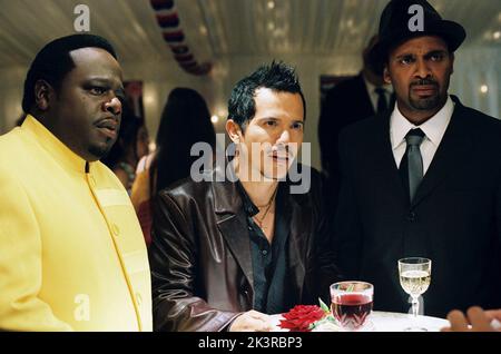 Cedric the Entertainer, John Leguizamo & Mike Epps Film: The Honeymooners (USA/DE 2005) Charaktere: Ralph Kramden,Dodge & Ed Norton Regie: John Schultz 08 June 2005 **WARNUNG** Dieses Foto ist nur für redaktionelle Zwecke bestimmt und unterliegt dem Copyright von PARAMOUNT PICTURES und/oder des Fotografen, der von der Film- oder Produktionsfirma beauftragt wurde und darf nur von Publikationen im Zusammenhang mit der Bewerbung des oben genannten Films reproduziert werden. Eine obligatorische Gutschrift für PARAMOUNT-BILDER ist erforderlich. Der Fotograf sollte auch bei Bekanntwerden des Fotos gutgeschrieben werden. Ohne schriftliche Genehmigung kann keine kommerzielle Nutzung gewährt werden Stockfoto