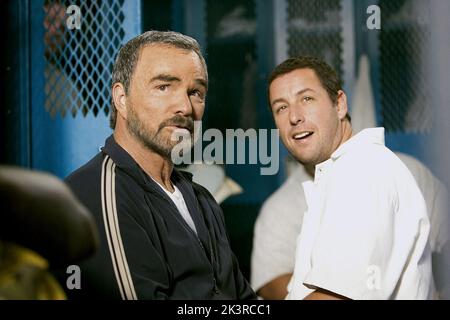 Burt Reynolds & Adam Sandler Film: The Longest Yard (USA 2005) Charaktere: Coach Nate Scarborough & Paul Crewe Regie: Peter Segal 19 May 2005 **WARNUNG** Dieses Foto ist nur für redaktionelle Zwecke bestimmt und unterliegt dem Copyright von COLUMBIA PICTURES und/oder des Fotografen, der von der Film- oder Produktionsfirma beauftragt wurde und darf nur von Publikationen im Zusammenhang mit der Bewerbung des oben genannten Films reproduziert werden. Eine obligatorische Gutschrift für COLUMBIA PICTURES ist erforderlich. Der Fotograf sollte auch bei Bekanntwerden des Fotos gutgeschrieben werden. Ohne schriftliche Genehmigung der Film Company kann keine kommerzielle Nutzung gewährt werden. Stockfoto