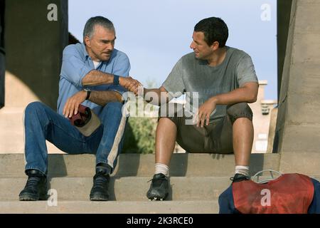 Burt Reynolds & Adam Sandler Film: The Longest Yard (USA 2005) Charaktere: Coach Nate Scarborough & Paul Crewe Regie: Peter Segal 19 May 2005 **WARNUNG** Dieses Foto ist nur für redaktionelle Zwecke bestimmt und unterliegt dem Copyright von COLUMBIA PICTURES und/oder des Fotografen, der von der Film- oder Produktionsfirma beauftragt wurde und darf nur von Publikationen im Zusammenhang mit der Bewerbung des oben genannten Films reproduziert werden. Eine obligatorische Gutschrift für COLUMBIA PICTURES ist erforderlich. Der Fotograf sollte auch bei Bekanntwerden des Fotos gutgeschrieben werden. Ohne schriftliche Genehmigung der Film Company kann keine kommerzielle Nutzung gewährt werden. Stockfoto