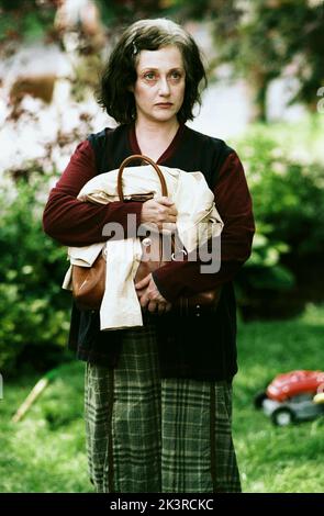 Carol Kane Film: Der Schnuller (2005) Charaktere: Helga Regie: Adam Shankman 01 March 2005 **WARNUNG** Dieses Foto ist nur für redaktionelle Zwecke bestimmt und unterliegt dem Copyright von DISNEY und/oder dem von der Film- oder Produktionsfirma beauftragten Fotografen und kann nur von Publikationen im Zusammenhang mit der Bewerbung des oben genannten Films reproduziert werden. Eine obligatorische Gutschrift an DISNEY ist erforderlich. Der Fotograf sollte auch bei Bekanntwerden des Fotos gutgeschrieben werden. Ohne schriftliche Genehmigung der Film Company kann keine kommerzielle Nutzung gewährt werden. Stockfoto