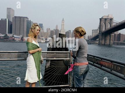 Heather Locklear & Hilary Duff Film: Der Perfekte Mann (2005) Charaktere: Jean Hamilton & Holly Hamilton Regie: Mark Rosman 22 July 2005 **WARNUNG** Dieses Foto ist nur für den redaktionellen Gebrauch bestimmt und unterliegt dem Copyright von UNIVERSAL und/oder dem Fotografen, der von der Film- oder Produktionsfirma beauftragt wurde und darf nur durch Publikationen im Zusammenhang mit der Bewerbung des oben genannten Films reproduziert werden. Eine obligatorische Gutschrift an UNIVERSAL ist erforderlich. Der Fotograf sollte auch bei Bekanntwerden des Fotos gutgeschrieben werden. Ohne schriftliche Genehmigung der Film Company kann keine kommerzielle Nutzung gewährt werden. Stockfoto