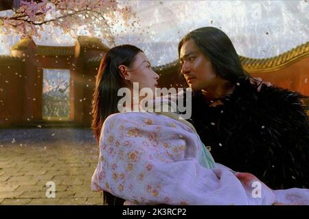 Cecilia Cheung & Dong-Kun Jang Film: The Promise; Wu Ji (2005) Charaktere: Prinzessin Qingcheng & Kunlun Regie: Kaige Chen 15 December 2005 **WARNUNG** Dieses Foto ist nur für redaktionelle Zwecke bestimmt und unterliegt dem Copyright von WARNER INDEPENDENT und/oder des Fotografen, der von der Film- oder Produktionsfirma beauftragt wurde, und kann nur von Publikationen im Zusammenhang mit der Bewerbung des oben genannten Films reproduziert werden. Eine obligatorische Gutschrift an WARNER INDEPENDENT ist erforderlich. Der Fotograf sollte auch bei Bekanntwerden des Fotos gutgeschrieben werden. Ohne schriftliche Genehmigung der Film Company kann keine kommerzielle Nutzung gewährt werden. Stockfoto