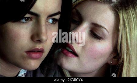 Camilla Belle & Elisha Cuthbert Film: Die Stille (2005) Charaktere: Dot & Nina Deer Regie: Jamie Babbit 12 September 2005 **WARNUNG** Dieses Foto ist nur für redaktionelle Verwendung bestimmt und unterliegt dem Copyright von SONY PICTURE CLASSICS und/oder dem von der Film- oder Produktionsfirma beauftragten Fotografen und kann nur von Publikationen im Zusammenhang mit der Bewerbung des oben genannten Films reproduziert werden. Eine obligatorische Gutschrift für SONY PICTURE CLASSICS ist erforderlich. Der Fotograf sollte auch bei Bekanntwerden des Fotos gutgeschrieben werden. Ohne schriftliche Genehmigung der Film Company kann keine kommerzielle Nutzung gewährt werden. Stockfoto