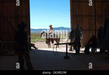 Julio Cedillo Film: Die drei Begräbnisse von Melquiades Estrada (USA/FR 2005) Charaktere: Melquiades Estrada Regie: Tommy Lee Jones 20 May 2005 **WARNUNG** Dieses Foto ist nur für den redaktionellen Gebrauch bestimmt und unterliegt dem Copyright von Europa CORP. Und/oder des Fotografen, der von der Film- oder Produktionsfirma beauftragt wurde und darf nur von Publikationen im Zusammenhang mit der Bewerbung des oben genannten Films reproduziert werden. Eine obligatorische Gutschrift an Europa CORP. Ist erforderlich. Der Fotograf sollte auch bei Bekanntwerden des Fotos gutgeschrieben werden. Ohne schriftliche Genehmigung der Film Company kann keine kommerzielle Nutzung gewährt werden. Stockfoto