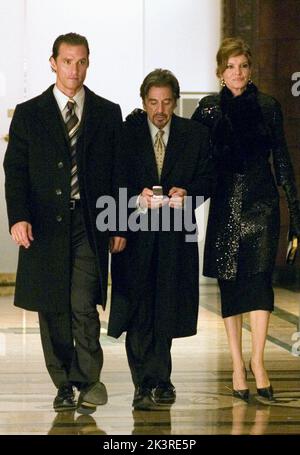 Matthew McConaughey, Al Pacino & Rene Russo Film: Two for the Money (2005) Charaktere: Brandon lang,Walter Abrams & Toni Morrow Regie: D.J. Caruso 23. September 2005 **WARNUNG** Dieses Foto ist nur für redaktionelle Zwecke bestimmt und unterliegt dem Copyright von UNIVERSAL und/oder dem Fotografen, der von der Film- oder Produktionsfirma beauftragt wurde, und kann nur von Publikationen im Zusammenhang mit der Bewerbung des oben genannten Films reproduziert werden. Eine obligatorische Gutschrift an UNIVERSAL ist erforderlich. Der Fotograf sollte auch bei Bekanntwerden des Fotos gutgeschrieben werden. Ohne schriftliche Genehmigung der Film Company kann keine kommerzielle Nutzung gewährt werden Stockfoto