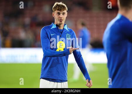 Sheffield, Großbritannien. 27. September 2022. Cole Palmer von England U-21 während des Internationalen Freundschaftsspiels zwischen England U-21 und Deutschland U-21 in Bramall Lane, Sheffield, England am 27. September 2022. Foto von Ben Wright. Nur zur redaktionellen Verwendung, Lizenz für kommerzielle Nutzung erforderlich. Keine Verwendung bei Wetten, Spielen oder Veröffentlichungen einzelner Clubs/Vereine/Spieler. Kredit: UK Sports Pics Ltd/Alamy Live Nachrichten Stockfoto