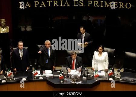 Mexiko-Stadt, Mexiko. 27. September 2022. Der Innenminister, Adan Augusto Lopez, bei seinem Auftritt vor der Plenarsitzung der Senatorenkammer in Mexiko-Stadt am 27. September 2022 in Mexiko-Stadt, Mexiko. (Bild: © Luis Barron Eyepix Group/eyepix via ZUMA Press Wire) Bild: ZUMA Press, Inc./Alamy Live News Stockfoto