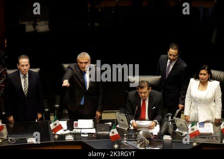 Mexiko-Stadt, Mexiko. 27. September 2022. Der Innenminister, Adan Augusto Lopez, bei seinem Auftritt vor der Plenarsitzung der Senatorenkammer in Mexiko-Stadt am 27. September 2022 in Mexiko-Stadt, Mexiko. (Bild: © Luis Barron Eyepix Group/eyepix via ZUMA Press Wire) Bild: ZUMA Press, Inc./Alamy Live News Stockfoto