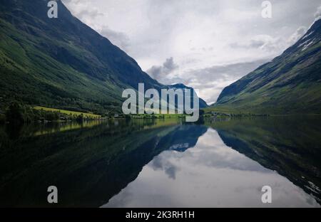 Panorama blick auf den See in der Nähe von Skogmo Eidsvatnet an Nord-Trondelag, Norwegen Stockfoto