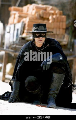 Antonio Banderas Film: Die Legende des Zorro (USA 2005) Charaktere: Zorro Regie: Martin Campbell 24 October 2005 **WARNUNG** Dieses Foto ist nur für redaktionelle Zwecke bestimmt und unterliegt dem Copyright von COLUMBIA PICTURES und/oder des Fotografen, der von der Film- oder Produktionsfirma beauftragt wurde und darf nur von Publikationen im Zusammenhang mit der Bewerbung des oben genannten Films reproduziert werden. Eine obligatorische Gutschrift für COLUMBIA PICTURES ist erforderlich. Der Fotograf sollte auch bei Bekanntwerden des Fotos gutgeschrieben werden. Ohne schriftliche Genehmigung der Film Company kann keine kommerzielle Nutzung gewährt werden. Stockfoto