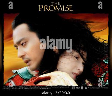 Dong-Kun Jang & Cecilia Cheung Poster Film: The Promise; Wu Ji (2005) Charaktere: Kunlun & Regie: Kaige Chen 15 December 2005 **WARNUNG** Dieses Foto ist nur für redaktionelle Zwecke bestimmt und unterliegt dem Copyright von WARNER INDEPENDENT und/oder des Fotografen, der von der Film- oder Produktionsfirma beauftragt wurde, und kann nur von Publikationen im Zusammenhang mit der Bewerbung des oben genannten Films reproduziert werden. Eine obligatorische Gutschrift an WARNER INDEPENDENT ist erforderlich. Der Fotograf sollte auch bei Bekanntwerden des Fotos gutgeschrieben werden. Ohne schriftliche Genehmigung der Film Company kann keine kommerzielle Nutzung gewährt werden. Stockfoto