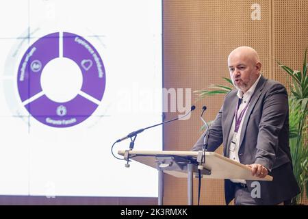 Jacques Marbehant, Senior Vice-President der UCB, hält eine Rede bei einem Besuch der Gentherapieanlage „Campus UCB“ des biopharmazeutischen Unternehmens UCB in Braine-L'alleud, Mittwoch, 28. September 2022. BELGA FOTO BRUNO FAHY Stockfoto