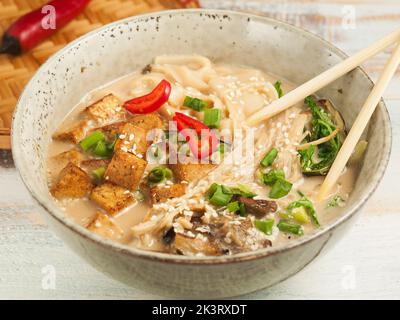 Miso Ramen vegetarische Suppe. Asiatische Küche Stockfoto