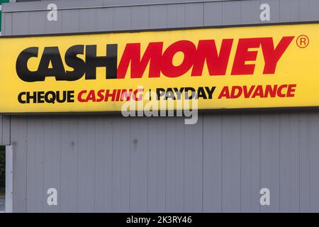 Cash Money Western Union Money Transfers Pawn Shop Store Front. Bietet Online-Zahltag Darlehen, Ratenkredite. HALIFAX, NOVA SCOTIA - SEP 2022 Stockfoto