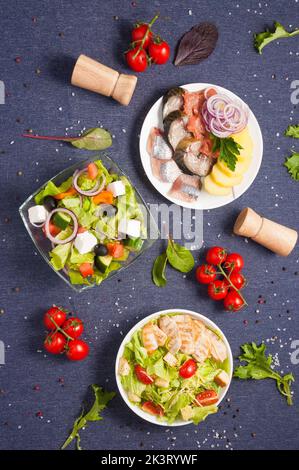 Schöner Hintergrund für die flachen Lay-Menü Salate und kalte Vorspeisen Stockfoto