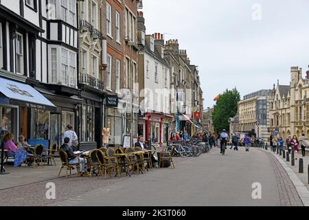 Allgemeiner Blick entlang der Kings Parade, Cambridge Stockfoto