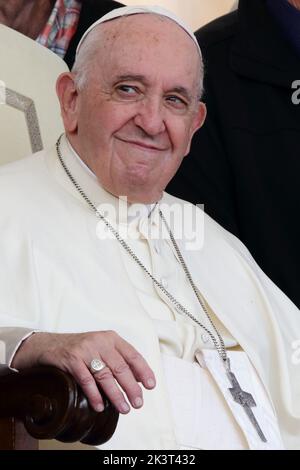 Vatikanstadt, Heiliger Stuhl. 28. September 2022. PAPST FRANZISKUS bei der Generalaudienz am Mittwoch auf dem Petersplatz im Vatikan. (Bild: © Evandro Inetti/ZUMA Press Wire) Stockfoto