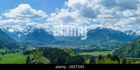 Luftaufnahme in die schöne Oberallgäu-Region um Schöllang und Fischen Stockfoto