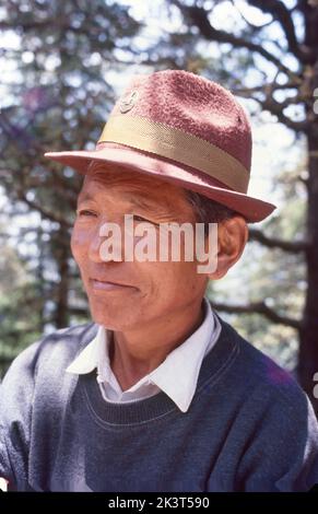 Portrait von Senior Gorkha man, Darjeeling, Westbengalen, Indien Stockfoto