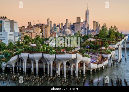 Little Island Artificial Island Park, Pier 55, Manhattan, New York, USA Stockfoto