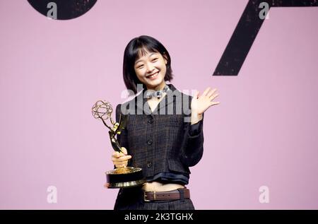 Lee Yoo-Mi, 16. September 2022 : Lee Yoo-Mi, Gewinner des Emmy-Preises für herausragende Gastschauspielerin in einer Drama-Serie für „Squid Game“, posiert auf einer Pressekonferenz, die anlässlich der sechs Emmy-Siege in einem Hotel in Seoul, Südkorea, stattfand. Die von Hwang Dong-Hyuk für Netflix kreierte südkoreanische Überlebensdrama-tv-Serie brachte insgesamt sechs Emmy-Titel, darunter den besten Regisseur für Hwang und den besten Schauspieler für Lee Jung-Jae der Dramaturgie bei den Primetime Emmy Awards 74.. Das Netflix Original wurde die erste nicht-englische TV-Show überhaupt, die die Emmys gewann, die herausragende TV-Programme anerkennen Stockfoto