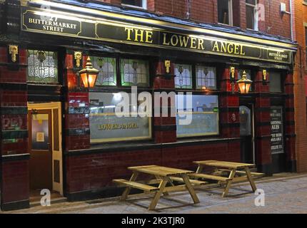 The Lower Angel Historic Pub, 27 Buttermarket St, Warrington, Cheshire, England, Großbritannien, WA1 2LY, nachts Stockfoto