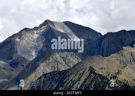 Foratata Gipfel in den Pyrenäen. Huesca. Spanien Col du Pourtalet, Vallee D'Ossau in den pyrenäen an der Grenze zwischen Frankreich und Spanien. Stockfoto