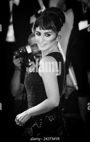 Venedig, Italien. 06. September 2022. Auswahl von Schwarz-Weiß-Aufnahmen vom Filmfestival in Venedig 79. Penelope Cruz Quelle: Independent Photo Agency/Alamy Live News Stockfoto