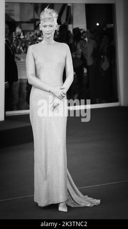 Venedig, Italien. 06. September 2022. Auswahl von Schwarz-Weiß-Aufnahmen vom Filmfestival in Venedig 79. Tilda Swinton Credit: Independent Photo Agency/Alamy Live News Stockfoto