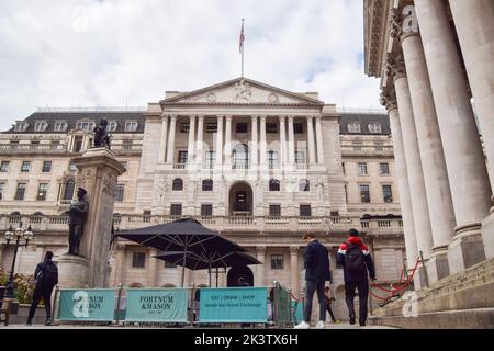 London, Großbritannien. 28. September 2022. Außenansicht der Bank of England in der City of London. Die Bank of England hat ein notfallendes Anleihekaufprogramm von 65bn £angekündigt, um die Märkte zu beruhigen. Kredit: Vuk Valcic/Alamy Live Nachrichten Stockfoto