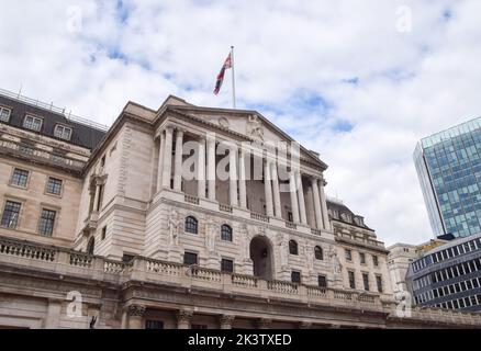 London, Großbritannien. 28. September 2022. Außenansicht der Bank of England in der City of London. Die Bank of England hat ein notfallendes Anleihekaufprogramm von 65bn £angekündigt, um die Märkte zu beruhigen. Kredit: Vuk Valcic/Alamy Live Nachrichten Stockfoto