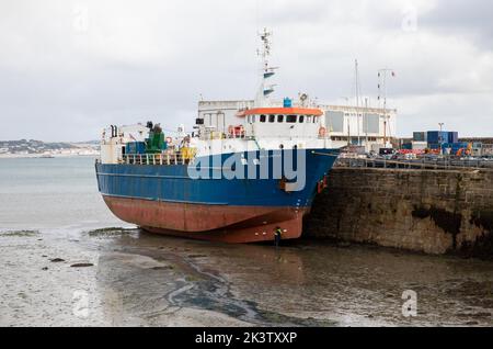 Penzance,Cornwall,28.. September 2022,GRY Maritha vertäut in Penzance, Cornwall. Die Temperatur war nur 12C mit leichten Regenschauern und einer leichten Brise, es wird prognostiziert, dass es für den Rest der Woche langweilig und nass sein wird.Quelle: Keith Larby/Alamy Live News Stockfoto