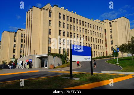 MONTREAL, KANADA -16 SEP 2022- Blick auf den Campus der Universite de Montreal, einer französischsprachigen Universität im Viertel Cote-des-Neiges Stockfoto