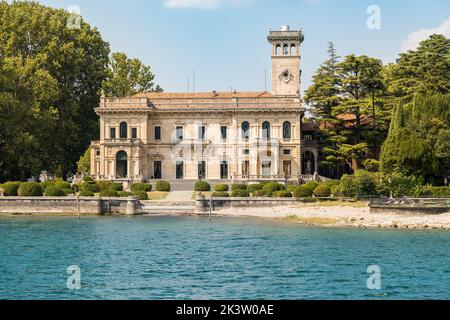 Blick auf die Villa Erba, heute Villa Gastel-Visconti, vom Comer See, Cernobbio, Lombardei, Italien Stockfoto