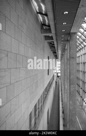 Der lange Hauptgang innerhalb der National Gallery of Canada, Ottawa, Kanada Stockfoto