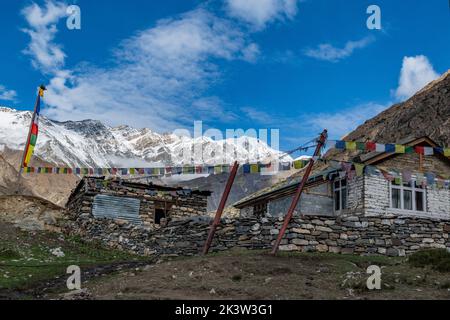 Trekking in Nepal: Dorf in der Nähe von Yak Kharka auf dem Annapurna Circuit Stockfoto