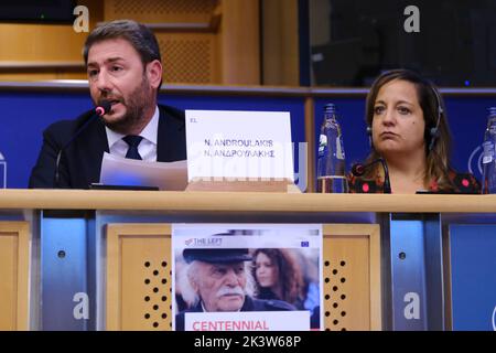 Brüssel, Belgien. 28. September 2022. Mitglieder des griechischen und des Europäischen Parlaments nehmen am 28. September 2022 an der hundertjährigen Feier der Geburt von Manolis Glezos im Europäischen Parlament in Brüssel Teil. Kredit: ALEXANDROS MICHAILIDIS/Alamy Live Nachrichten Stockfoto