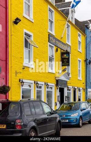 Tobermory, Isle of Mull, Großbritannien. 28. September 2022. VEREINIGTES KÖNIGREICH. Dies ist das Mishish Hotel direkt am Hafen von Tobermory. Das Hotel wurde mit Preisen über £1,95 Millionen zum Verkauf angeboten. Quelle: JASPERIMAGE/Alamy Live News Stockfoto